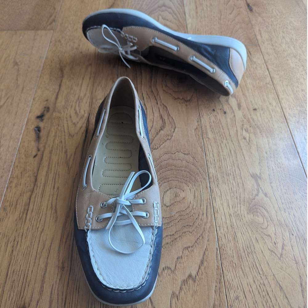 Easy Spirit Esambassador Boat Shoes Blue Tan Leather Loafers Womens Sz 8.5M